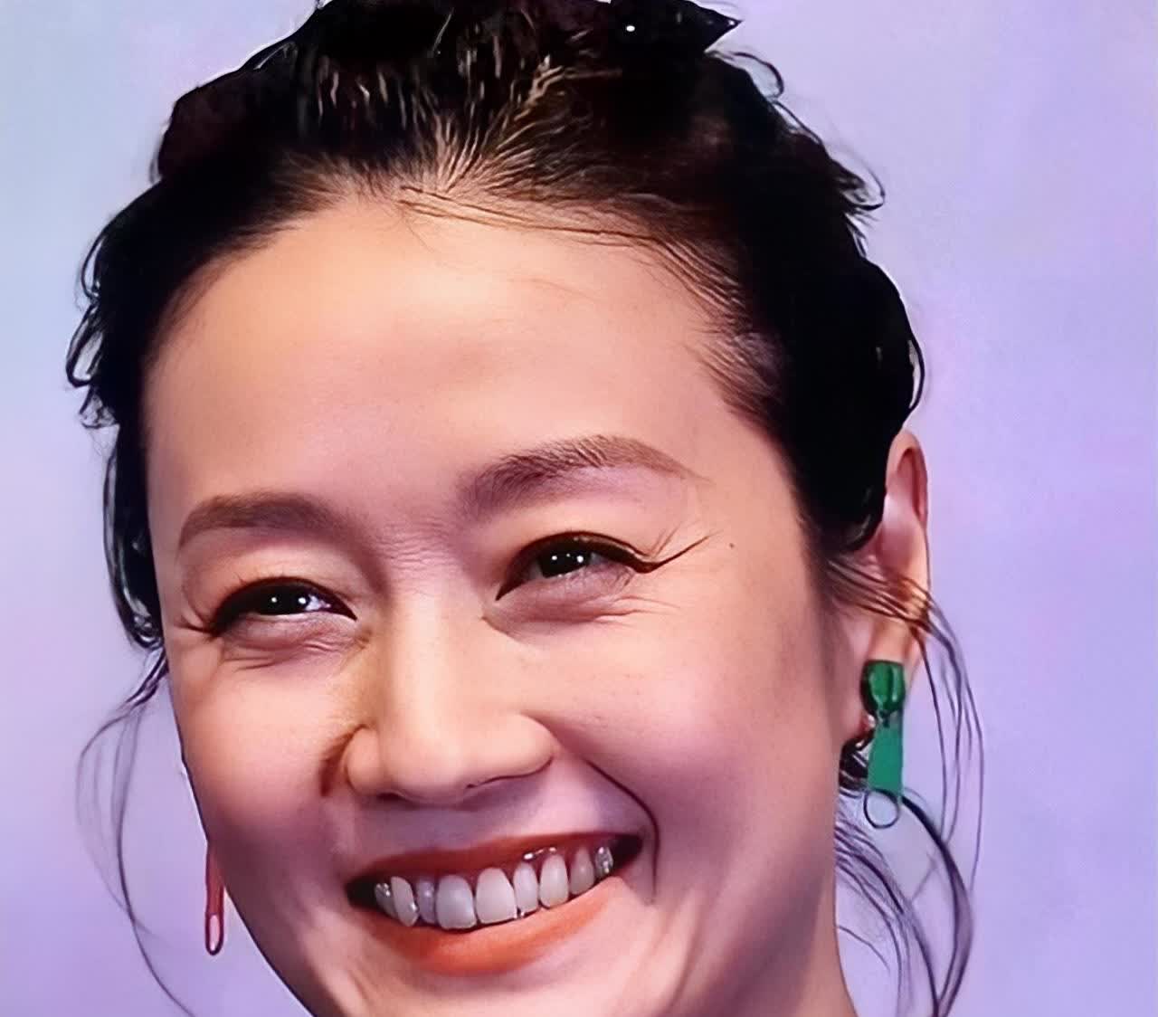 马伊琍近照最新生图曝光！高清镜头怼脸，眼角勾壑那叫一个明显，皱纹、牙齿不齐，全都