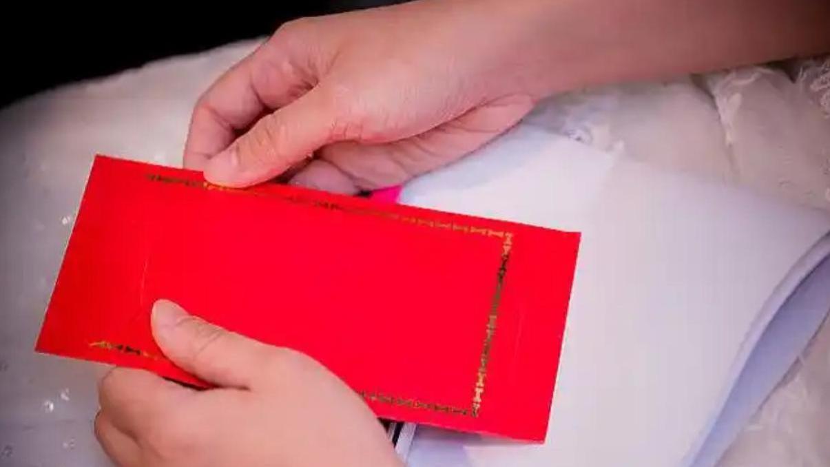 大伯没给婚礼礼金，婚礼结束却拉住了我，会有什么话？