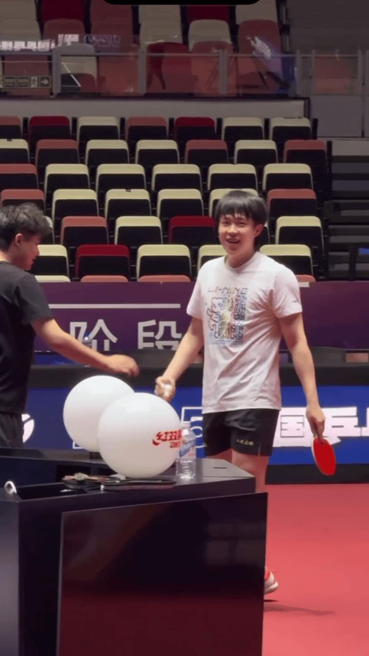 那么问题来了
黑的、白的、蓝的、黄的