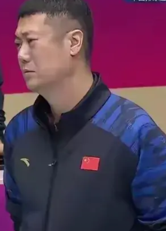 不看好赵勇当国家队主教练。赵勇喜欢吃老本，不善于培养年轻队员，只会选择现成的队员