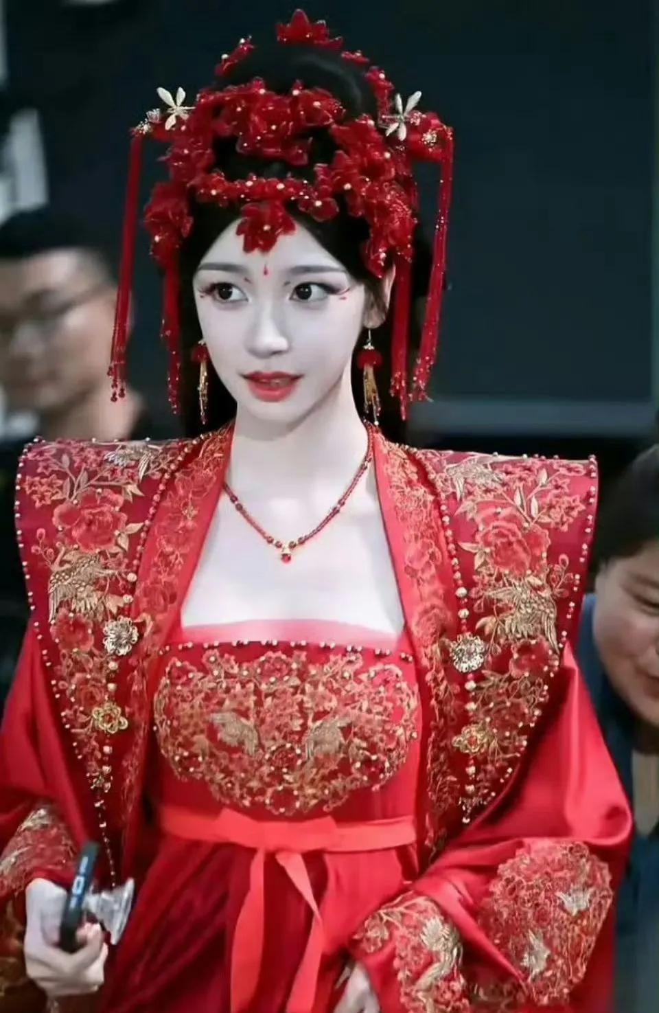 #易梦玲怎么又变样了#
