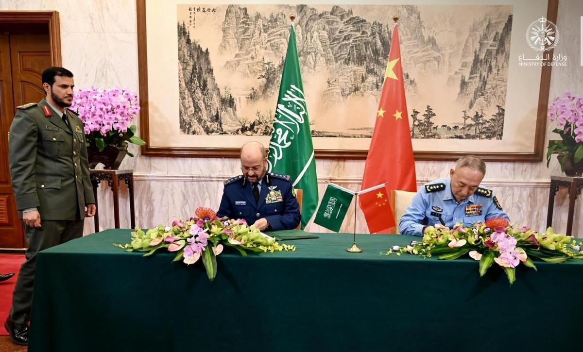 大戏开锣！沙特三军将领集体来华，和解放军谈一件大事，以色列这下真紧张了
如果说沙