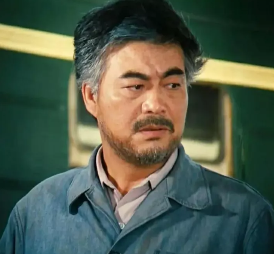 于洋与李仁堂的友谊始于1979年，当时北影《泪痕》中的男主角县委书记朱克实本来是