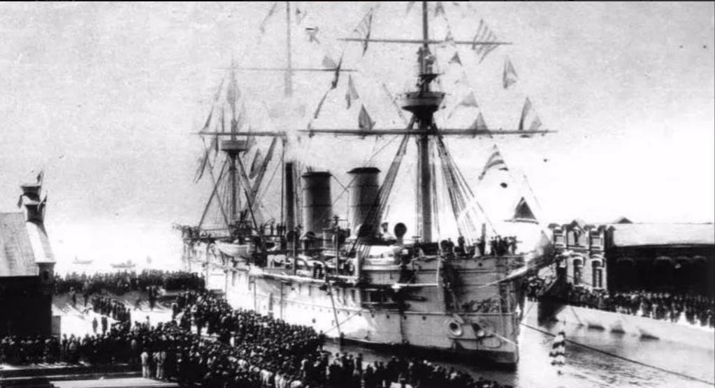 1919 年寒冬，沙俄海军上将高尔察克率领的白军残部，拉着 28 节车厢的 16