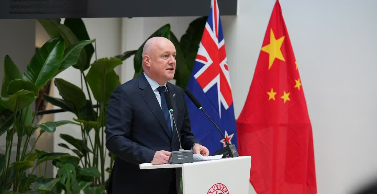 新西兰疯狂示好中国
当地时间18日，中国商业峰会在新西兰奥克兰举行，新西兰总理
