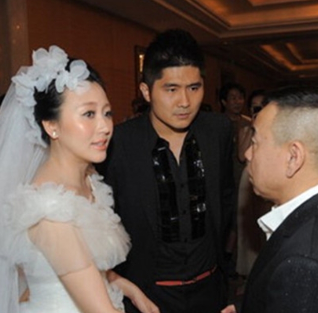 2012年，潘长江的女儿潘阳嫁给了身家10亿的石磊，潘长江对这个事业有成的女婿也