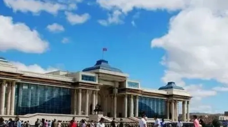 关注！蒙古国如愿以偿开通了直通美国的航班，下一步或许准备空运稀土！
据外媒报道：