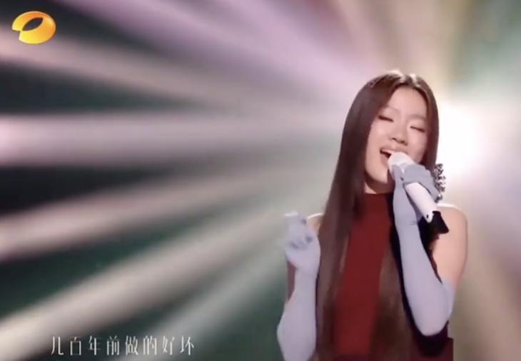 为什么就没有敢说单依纯难听啊？
这不就是皇帝的新衣娱乐圈版本吗？
明明已经改的面