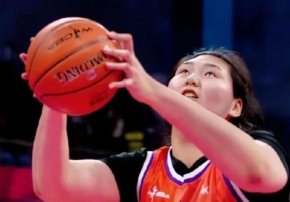 内线无敌，大号“小孩姐”张子宇国家队首秀，轰下18分7板，帮助中国女篮以101-