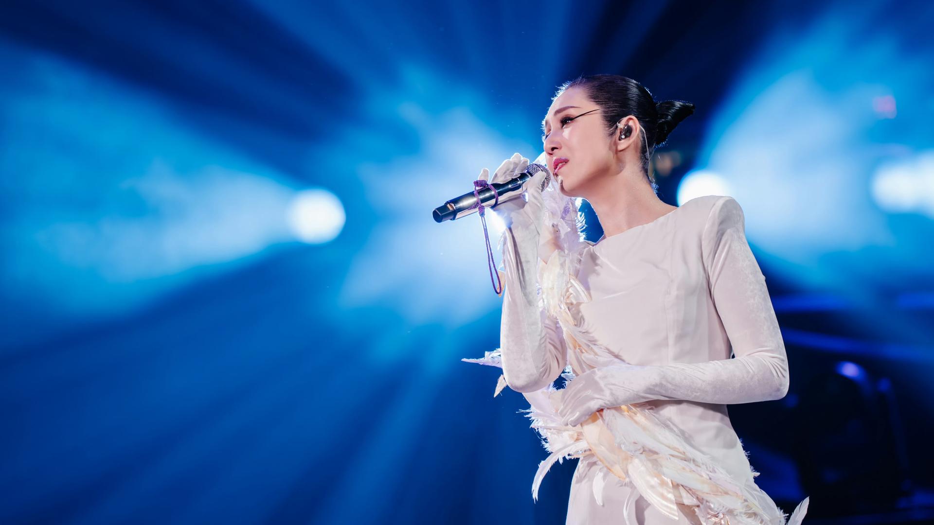 杨千嬅《Live MY LIVE 2025》六场红馆收官 三十年音乐旅程的港乐图鉴与现场告白