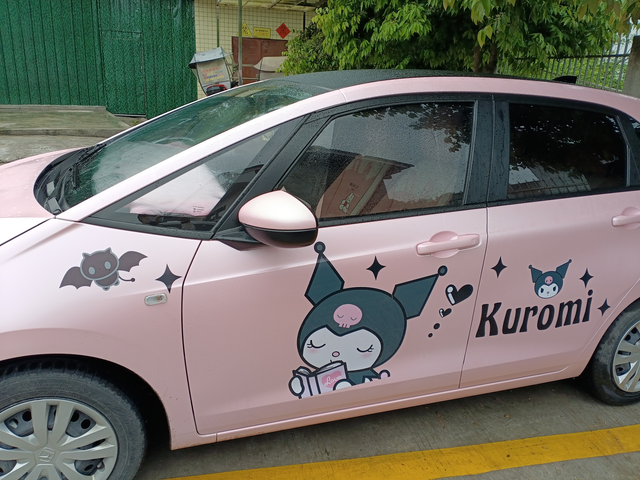 买了两年了，越看越不好看。换个皮肤吧。
买了两年了，该说不说，越开越不爽。当年是