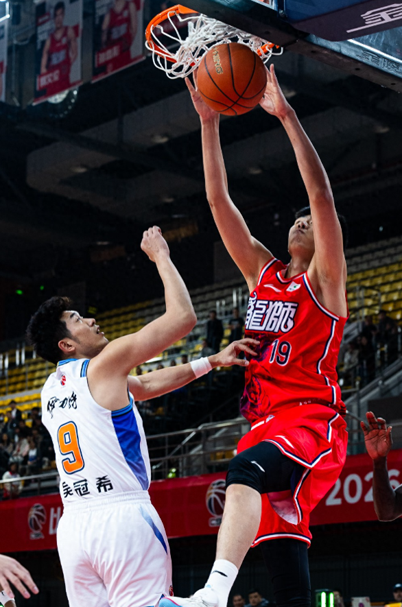 1月6日，在2025-2026赛季中国男子篮球职业联赛（CBA）常规赛第11轮比