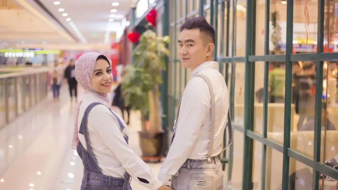 这个90后大专生凭什么娶到会中文的埃及女孩？