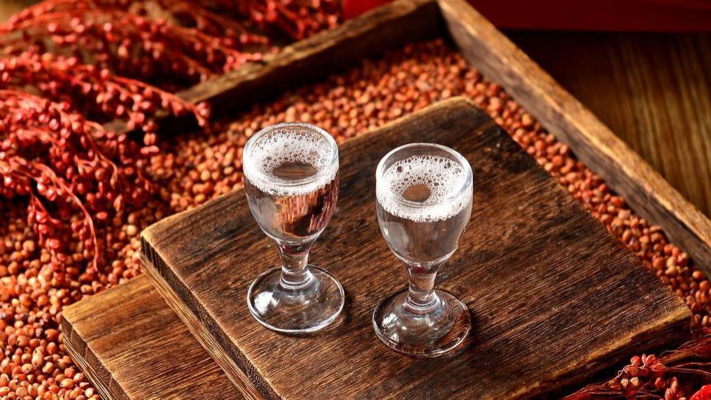 地缸发酵，为什么让清香型更“百搭”？