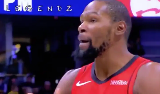  昨日NBA常规赛，火箭115-101击败掘金。
美媒更新了动态，解析了杜兰特比