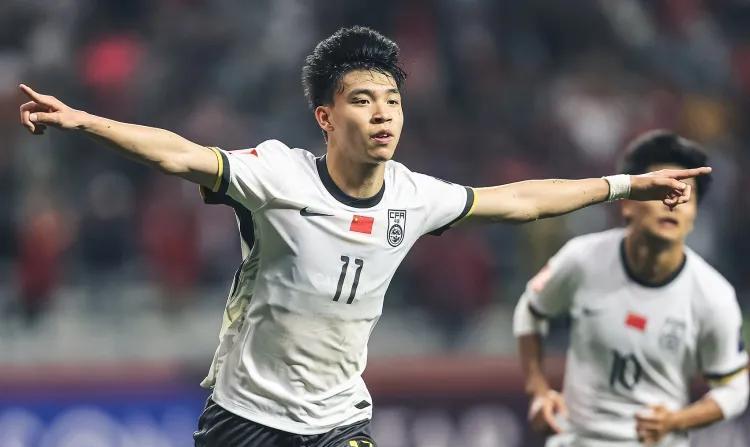 今天下午U20亚洲杯，中国队要想晋级，需要做好以下4点:
1，门将要多练扑球！