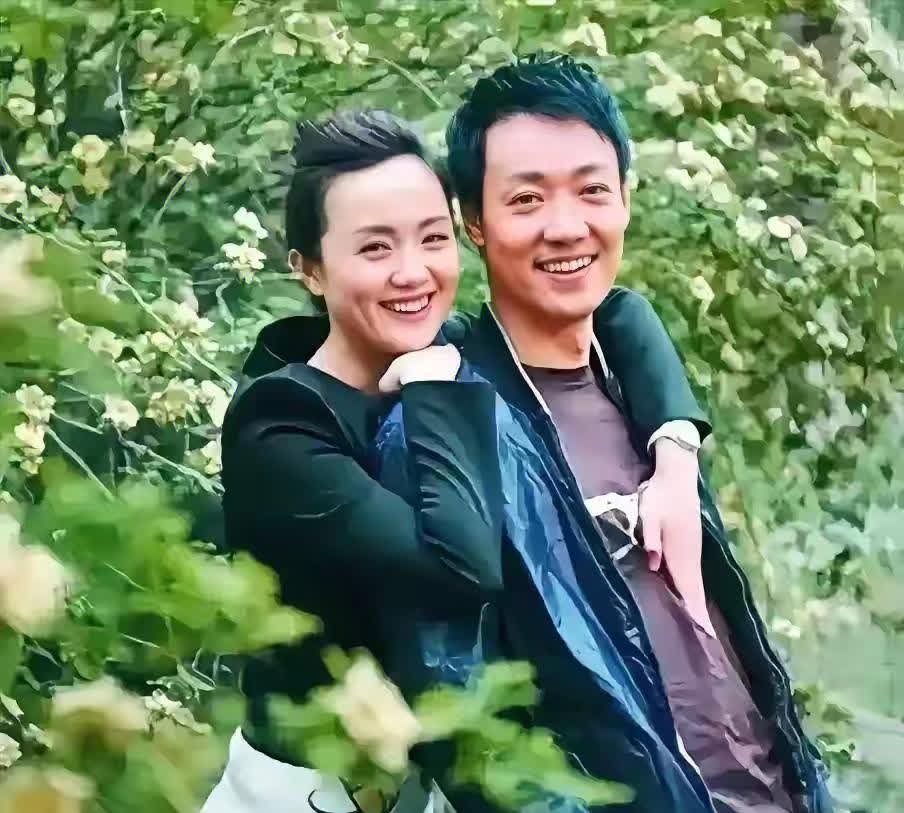 辛柏青说，媛媛走的这天很平静。她跟癌症折腾了快五年，她从没抱怨过，也没公布大众，