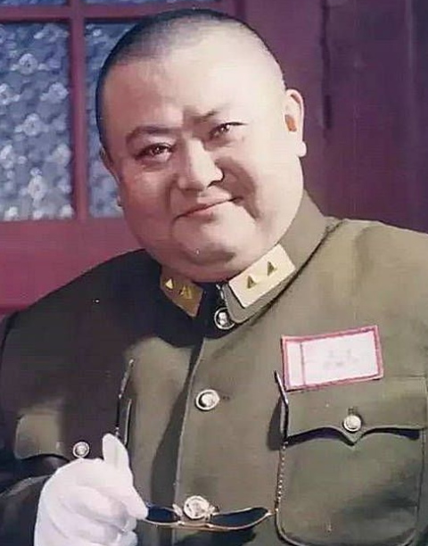 1950年，起义将领范绍增对七个妻妾说：“现在一夫一妻制，我只能留下一个。”
 