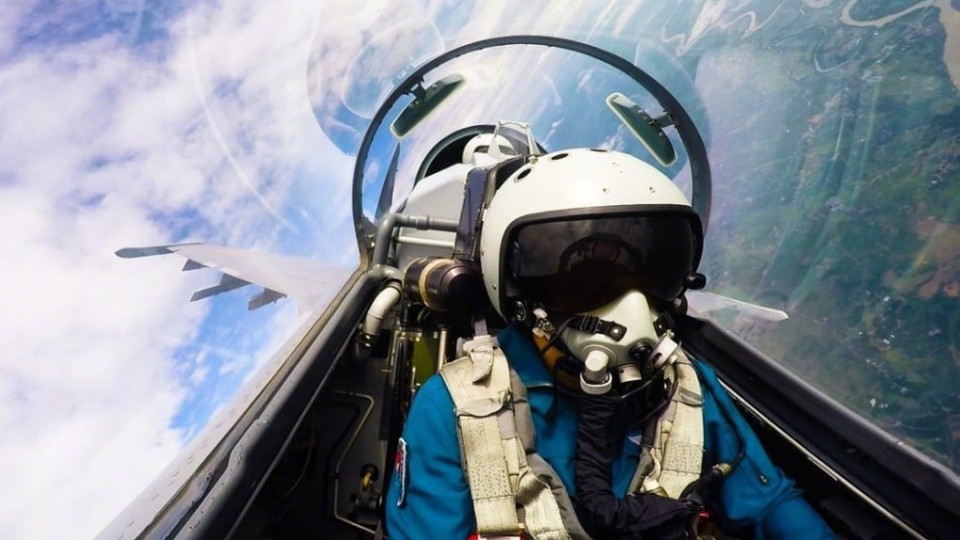 赖清德民调再创新低，大陆百余架军机“入台”，台湾寻求美国军售