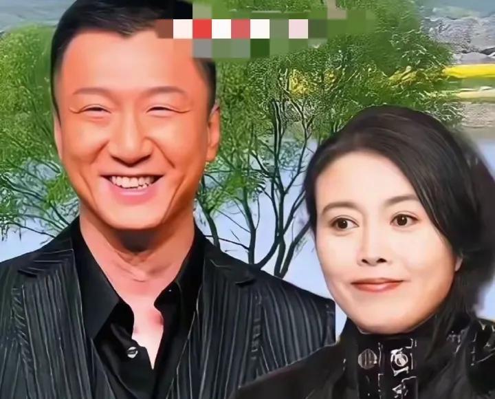 孙红雷与丁嘉丽多年后的一张留影
两人大方的友好互动但还是有那么一点尴尬