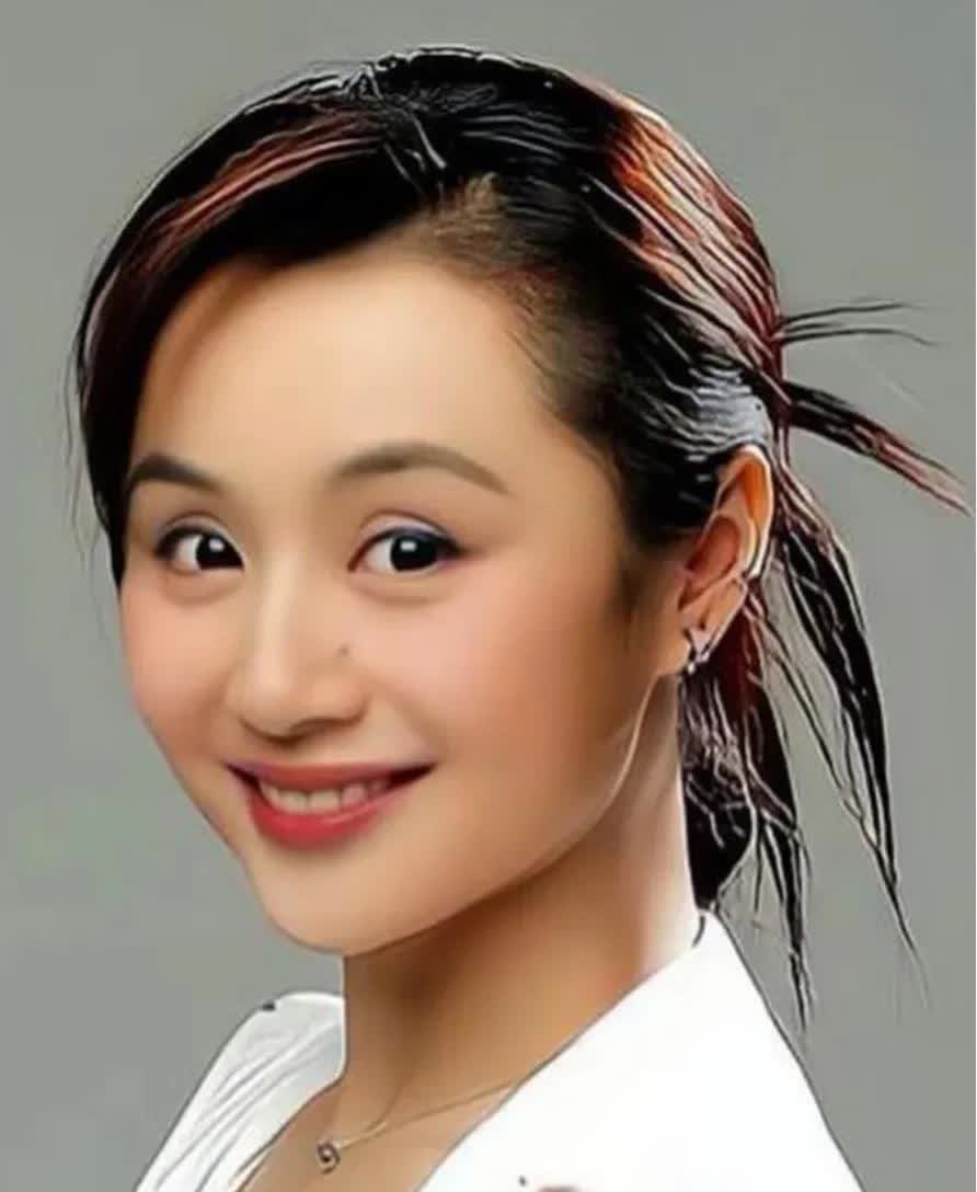 王斑为什么能娶到曹颖？

不是因为他长得帅，也不是因为他家里有钱，而是他有心
