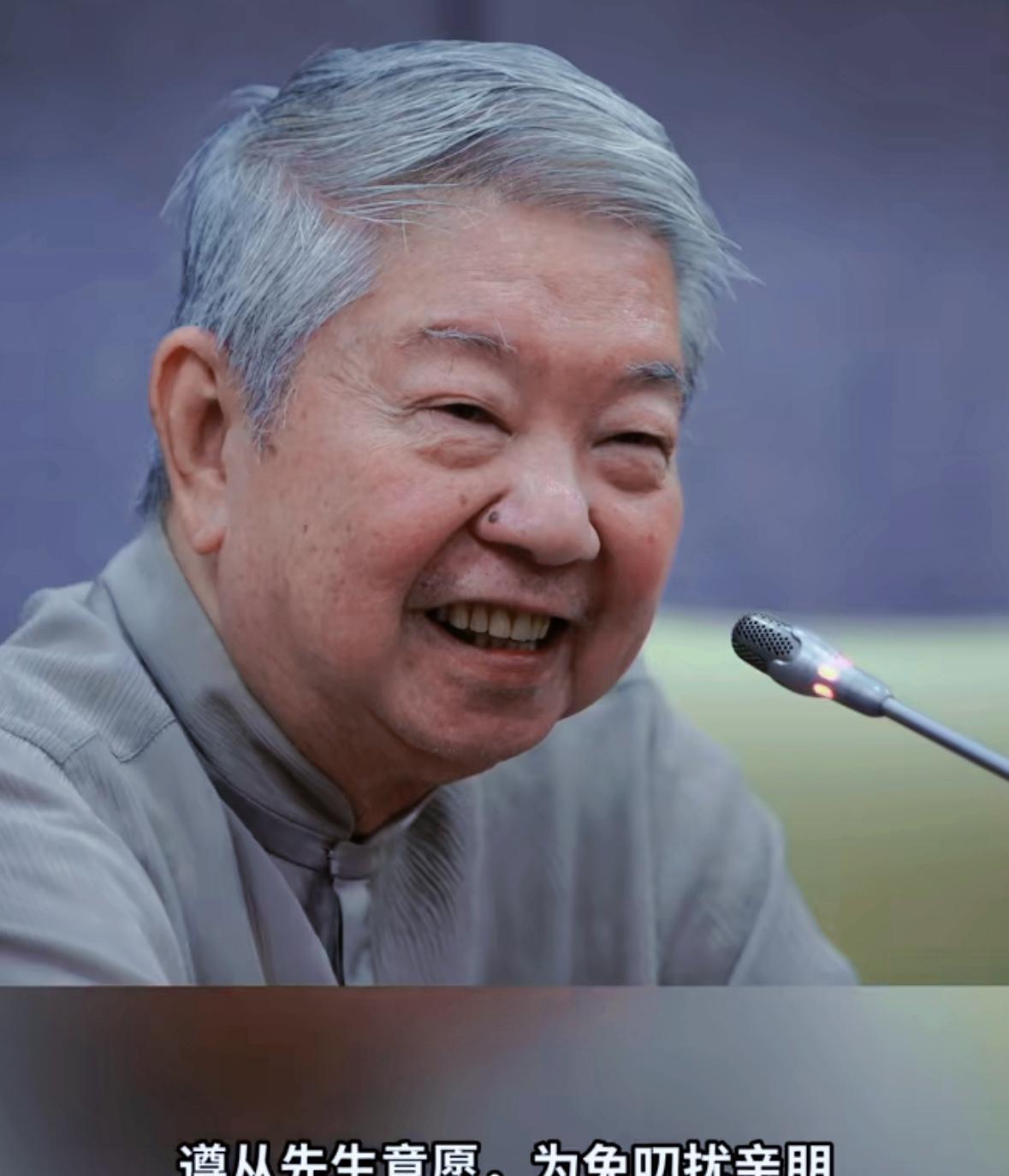 敬爱的蔡澜先生走了
香港四大才子遗憾落幕
有人问蔡澜是谁？
你或许没有见过他
但