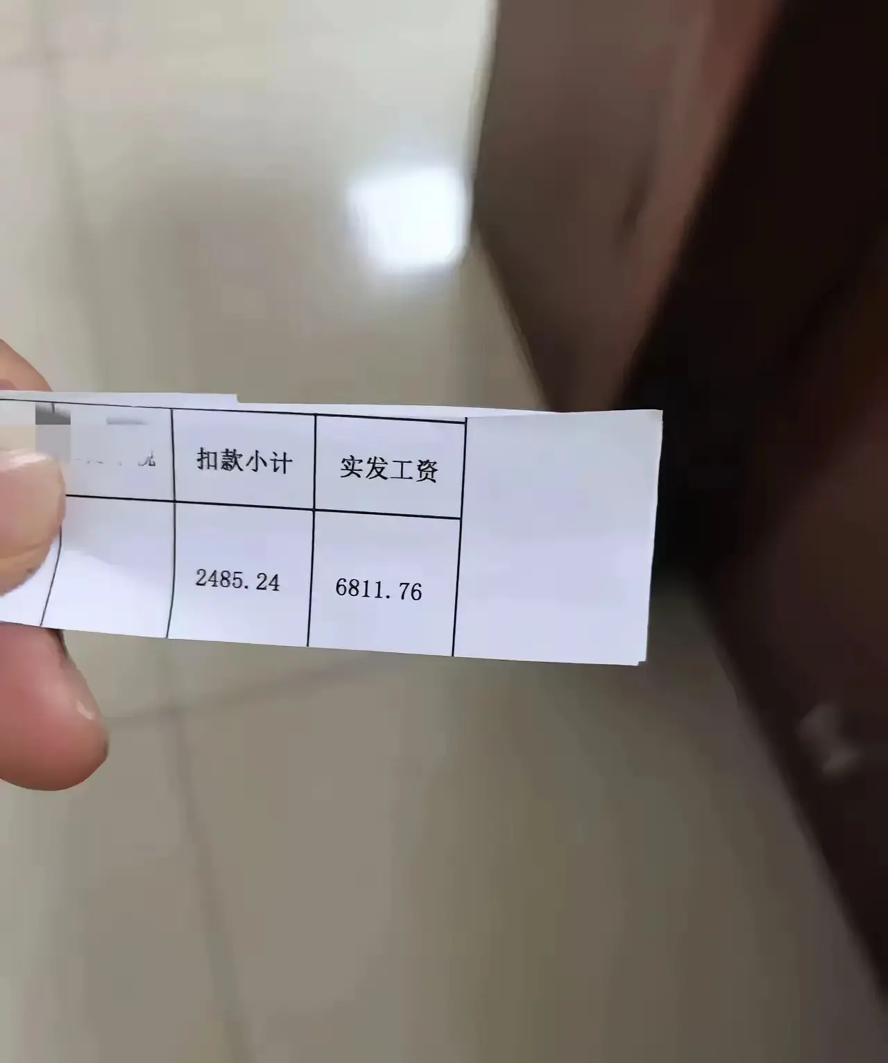 现在大环境不好，每月还能发这些工资我已经很知足了！