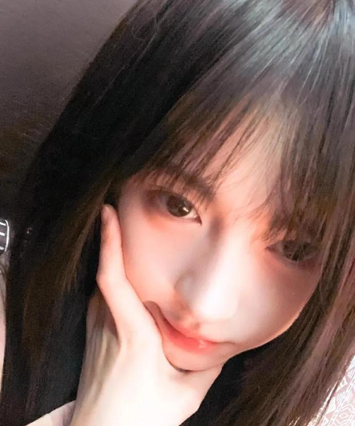 #鞠婧祎为什么不写作业#
私下里萌萌嘟的小橘子也太可爱了吧～又美又萌的宝贝，就别