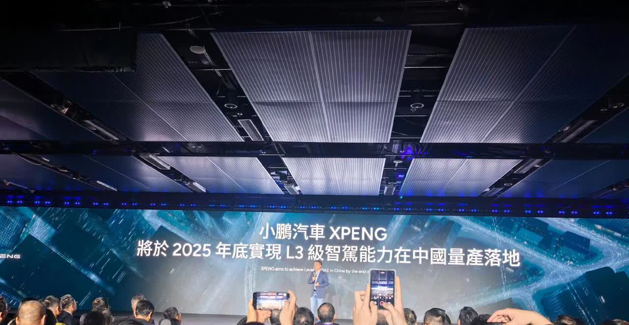 轻轻地口吻，说出了重磅的信息：小鹏今年落地L3级智驾能力，能力达到，至于能不能实