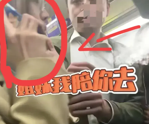 上海地铁男子事件一出来，
我就知道了，黄衣女子赢麻了！
真是想不火都难，不是因为