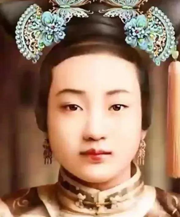 #头号创作者激励计划#1901年，珍妃的遗体被打捞上来，珍妃的弟弟志锜，跪在井边