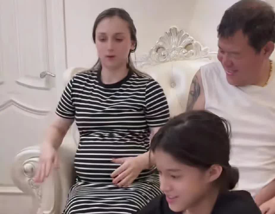 娜娜要生二胎，全家人都叫杜霄爸爸不要喝酒了，杜霄爸爸说自己最近没有喝酒，都是喝杜