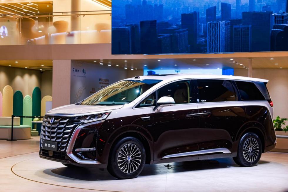 腾势D9再出新款，全能MPV累计销量突破30万！