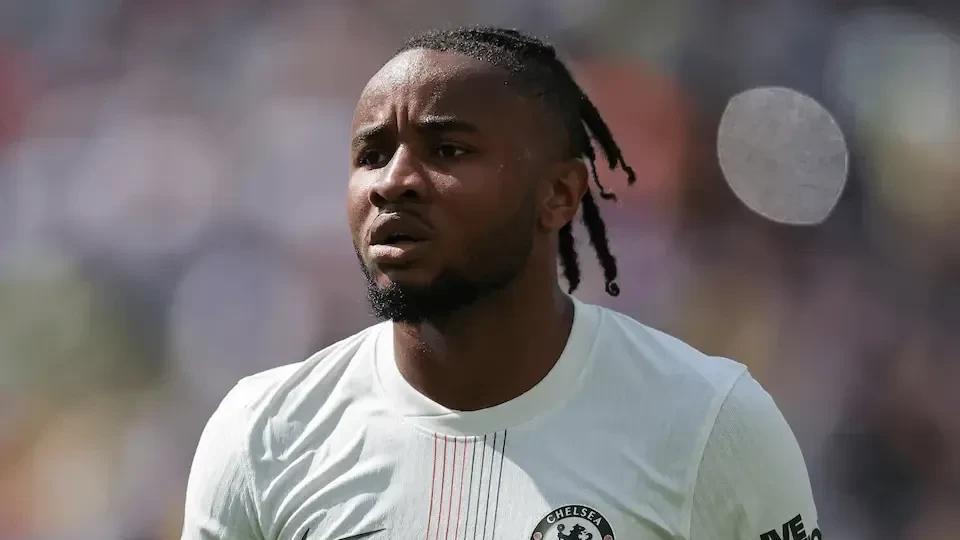 【切尔西夏窗转会动态：欲售超2亿球员抵消支出，多人成交易关键】
《每日电讯报》记