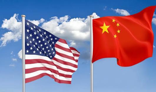 美国终于拿出对中国的经济王牌。
美国这次算是把“双标”玩出天际了！前脚刚对中国甩