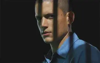 《越狱》男主迈克尔斯可菲尔德算不算顶级帅哥？
看论坛讨论帅哥的话题都没带过他，他