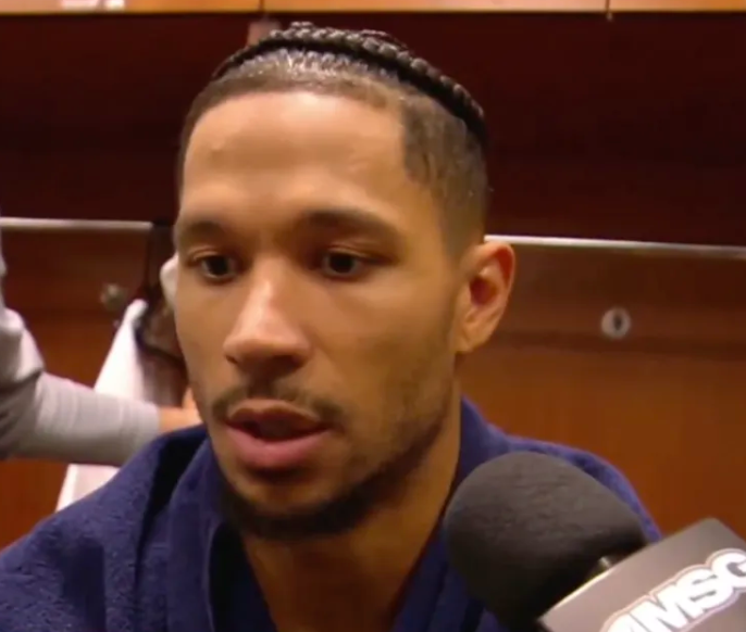 NBA常规赛，尼克斯121-133不敌魔术。
赛后尼克斯球员约什-哈特接受了记者