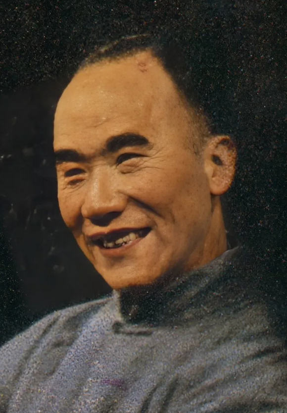 侯耀华谈父：捏脚省钱竟染上脚气