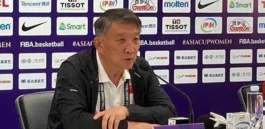 中国女篮85 - 51狂虐新西兰！记者问宫鲁鸣咋看盖恩斯“能胜中国女篮”言论，宫
