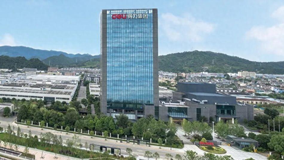 得力集团和CEO陈雪强对跛脚被辞网友致歉，但此事或并非个例