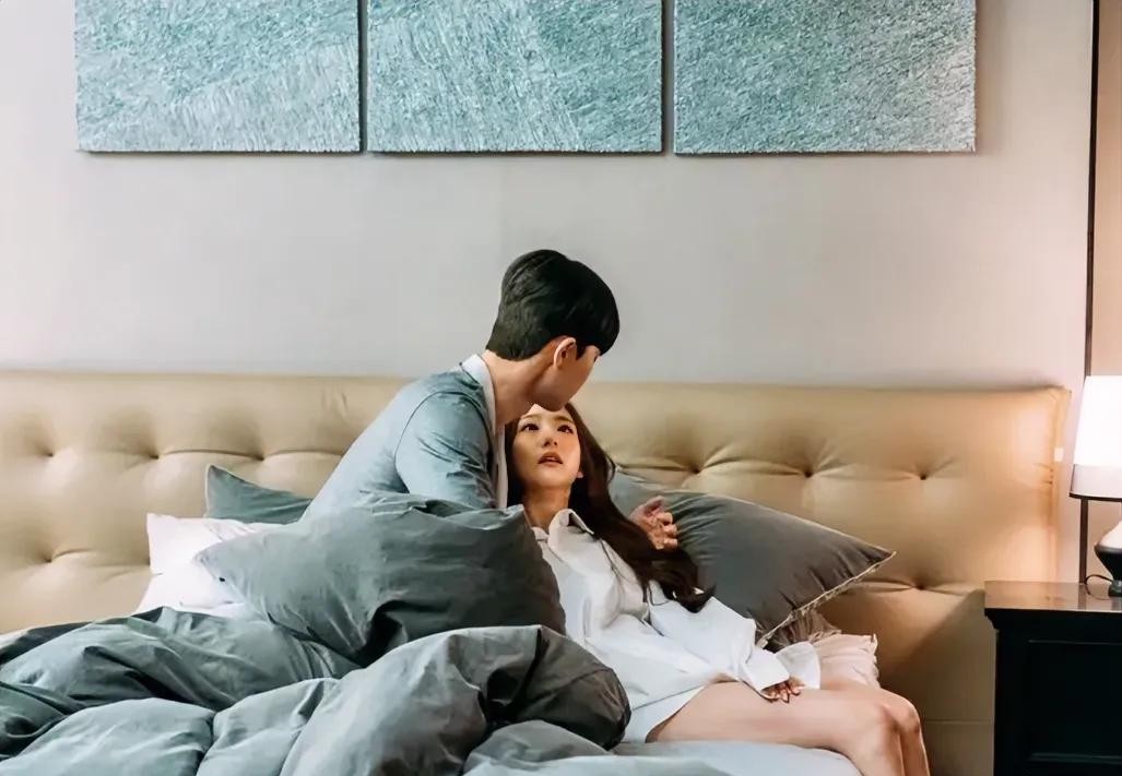 女人越坏，

男人越爱，

4招掌握吸引力窍门

1、我和我老公结婚十几年，其实