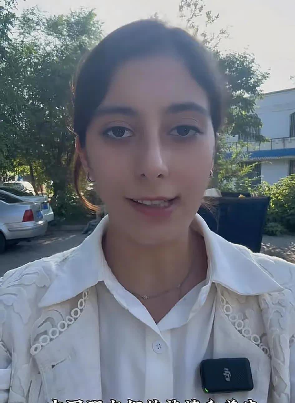 家人们，今儿个咱聊聊这位伊朗留学生的事儿！战火纷飞的时候，她偏要注销学生签往老家