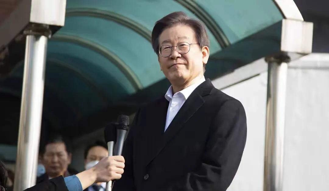 老李疑似再遭威胁示弱博同情





老李要出事了？在野党爆料有人要对老李下手！