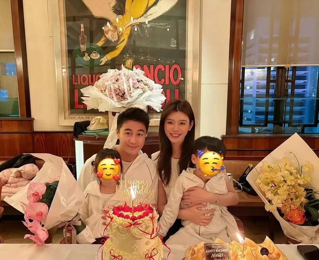 奚梦瑶真的嫁对人了，幸福都写在脸上！
3月9日，何猷君在社交平台晒出一家四口合照