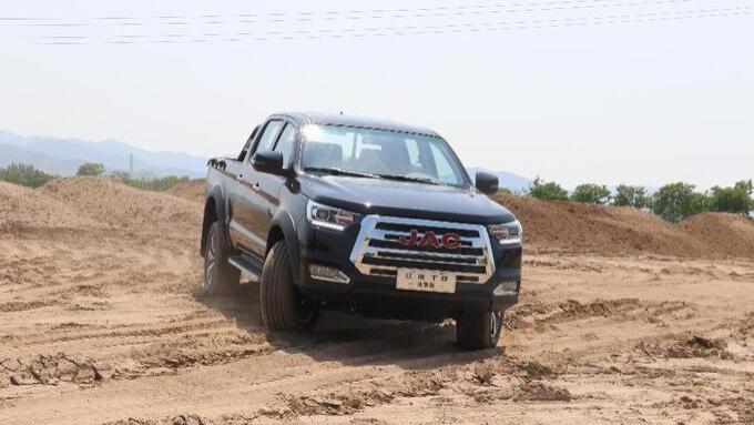 江淮T8劲擎版核心升级，动力、操控、安全三驾马车齐头并进