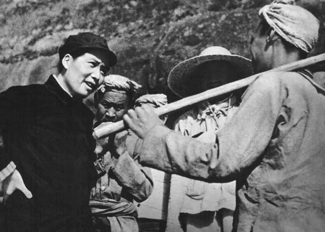 1949年3月，毛主席刚进北京时，叶剑英把他安排住在颐和园，为了保护毛主席的绝对