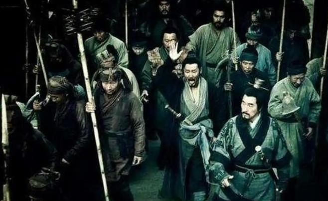 为什么刘邦一统天下那么快？
公元前206年十月，咸阳城头飘起了汉军的旗帜。当刘邦