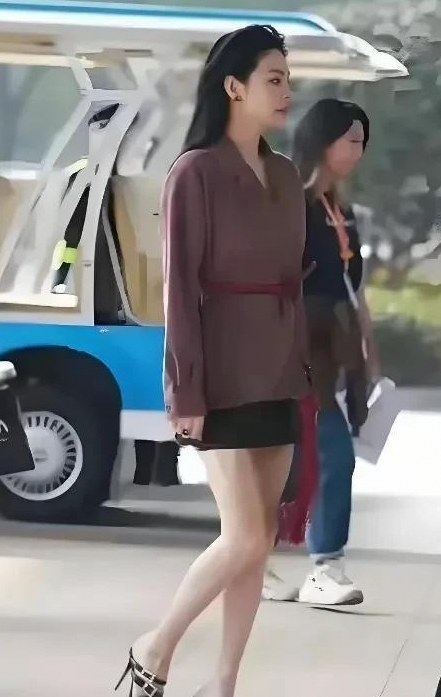 怪不得宁静对张雨绮青睐有加，现实中的她魅力究竟在哪？