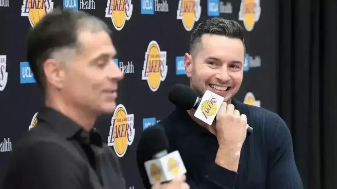 相较于进攻端尚可纸上谈兵、偶有可挖掘的潜力，雷迪克在防守端的表现实在乏善可陈。