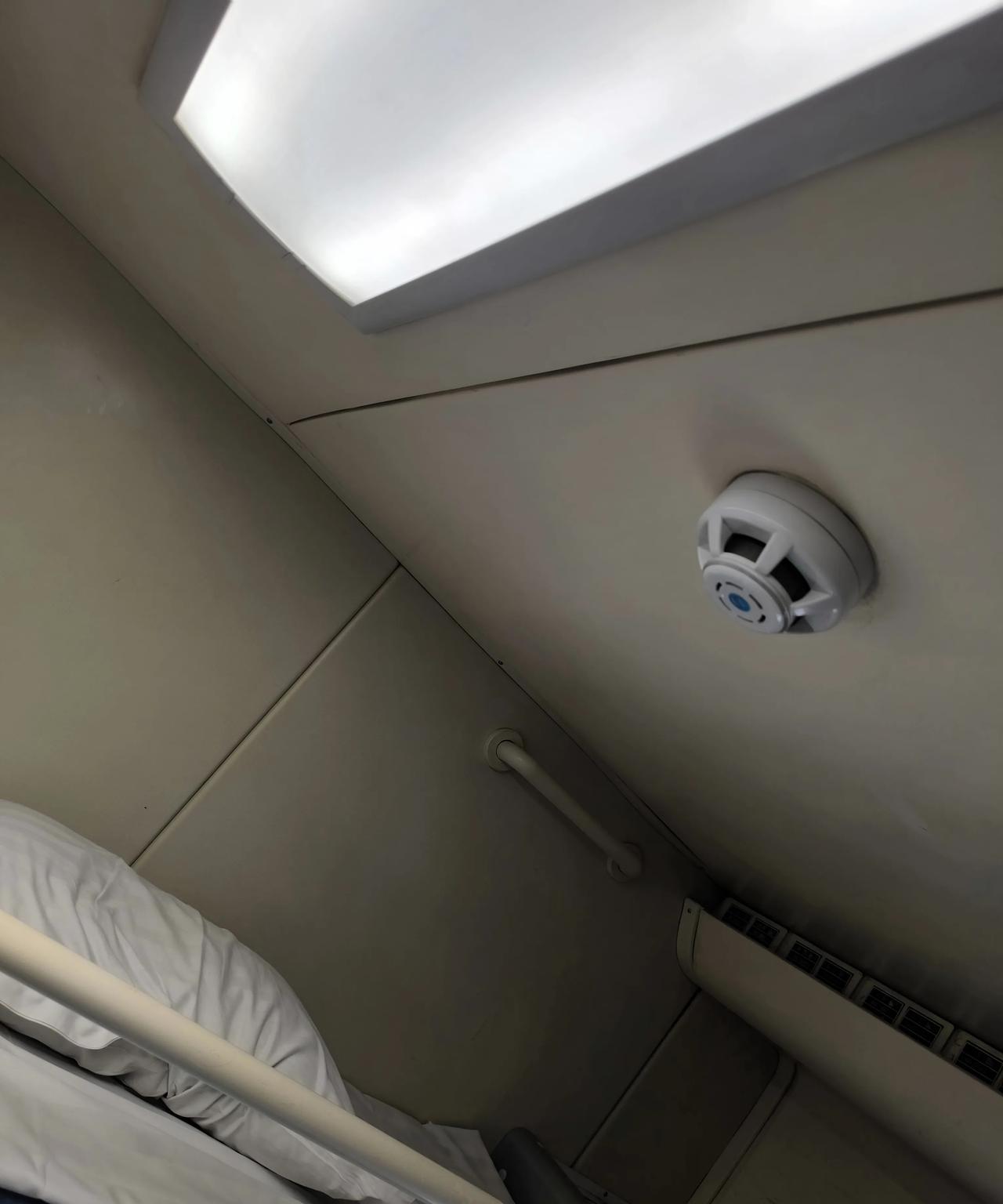 在海南买了房子，海南封关以后是不是去住就不方便了？房价会涨还是会跌？
今天火车上
